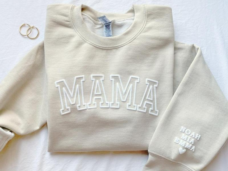 Personalized Mama Sweatshirt DRG With Names on Sleeve, Mama Puff Print, Embrossed Mama Sweatshirt DRG, Minimalist Cool Mom Sweatshirt girlblackhoodie